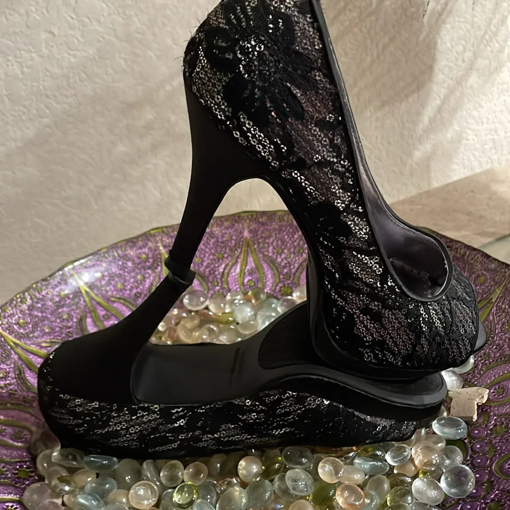 RAMPAGE Black & Silver Lacy Peep-Toe Women's Shoes GUC SZ:8 Super Comfy 3” heel